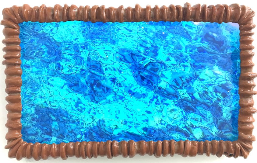 Rosi Steinbach: Water, 2019, ceramic, monitor, slide loop 9’ 8’’, 63  x 103 x 15 cm 

